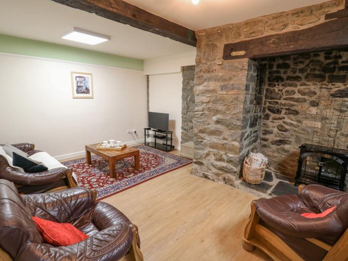 The Searle, Nantmel, Wales, hot tub, off-road parking, pet-friendly, electric fire, enclosed garden