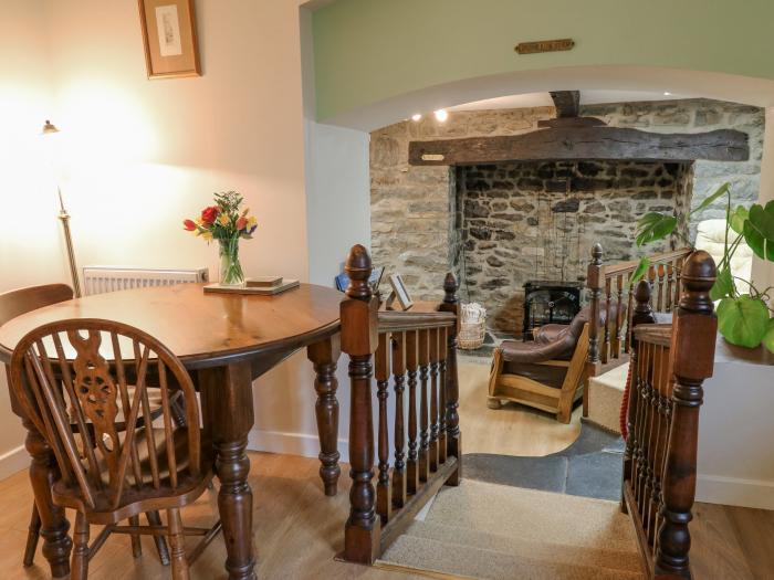 The Searle, Nantmel, Wales, hot tub, off-road parking, pet-friendly, electric fire, enclosed garden