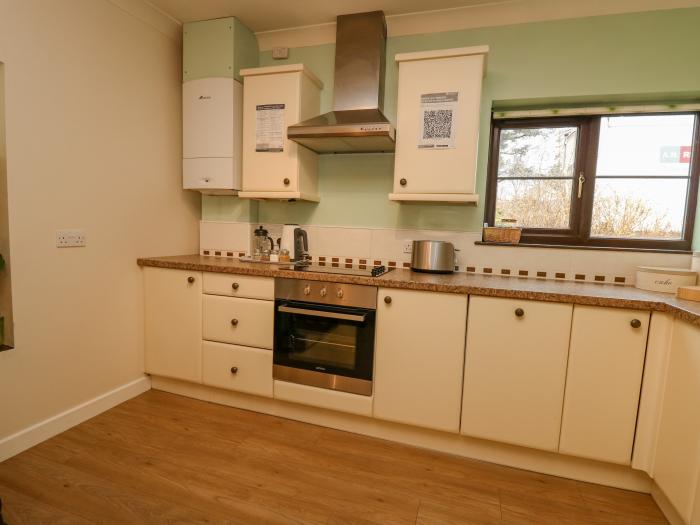 The Searle, Nantmel, Wales, hot tub, off-road parking, pet-friendly, electric fire, enclosed garden