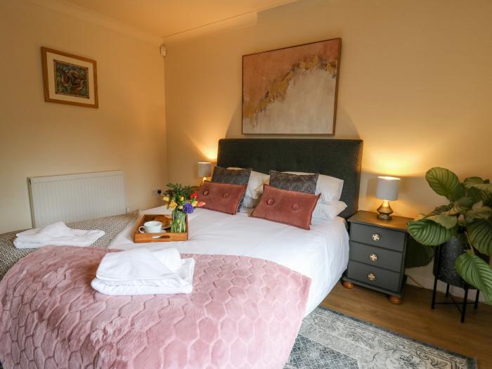 The Searle, Nantmel, Wales, hot tub, off-road parking, pet-friendly, electric fire, enclosed garden