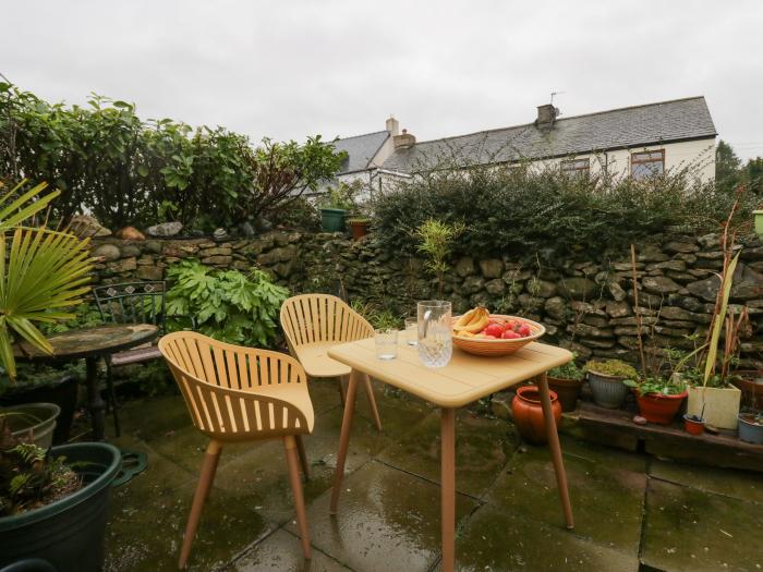 Still Waters, Baycliff, Cumbria. Set paces from the sea. Ideal for couples. Enclosed patio. Two pets