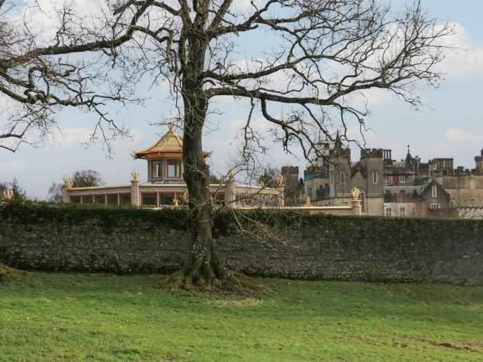 Still Waters, Baycliff, Cumbria. Set paces from the sea. Ideal for couples. Enclosed patio. Two pets