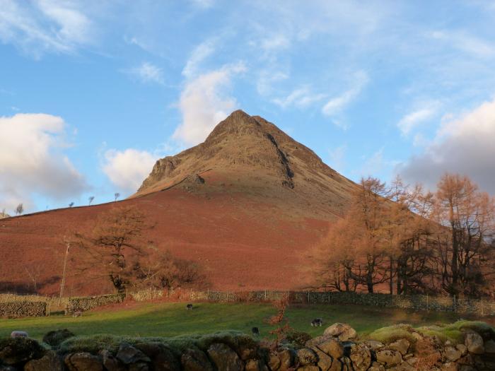 Still Waters, Baycliff, Cumbria. Set paces from the sea. Ideal for couples. Enclosed patio. Two pets