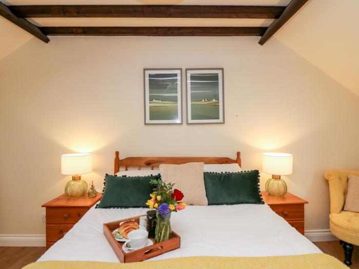 The Woodman is in Nantmel, Mid Wales, off-road parking, pet-friendly, TV, countryside, near a pub,.