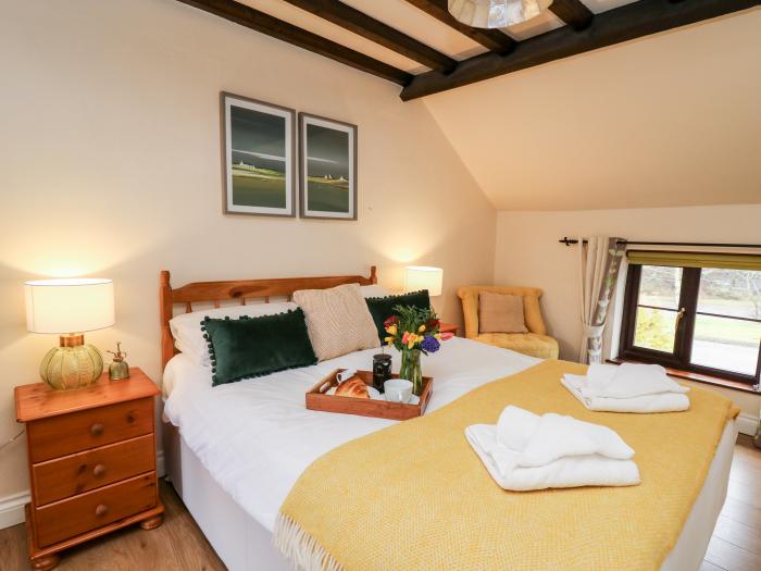 The Woodman is in Nantmel, Mid Wales, off-road parking, pet-friendly, TV, countryside, near a pub,.