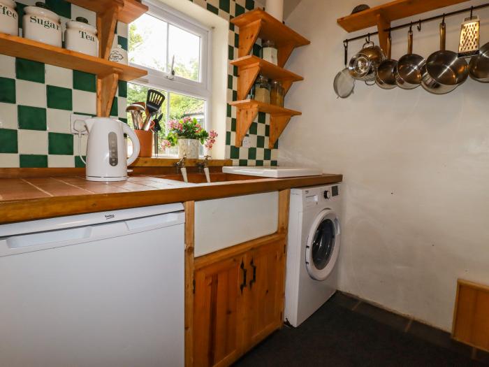 Pendower, Grampound, Cornwall, pet-friendly, close to amenities, woodburning stove, 4 bed,