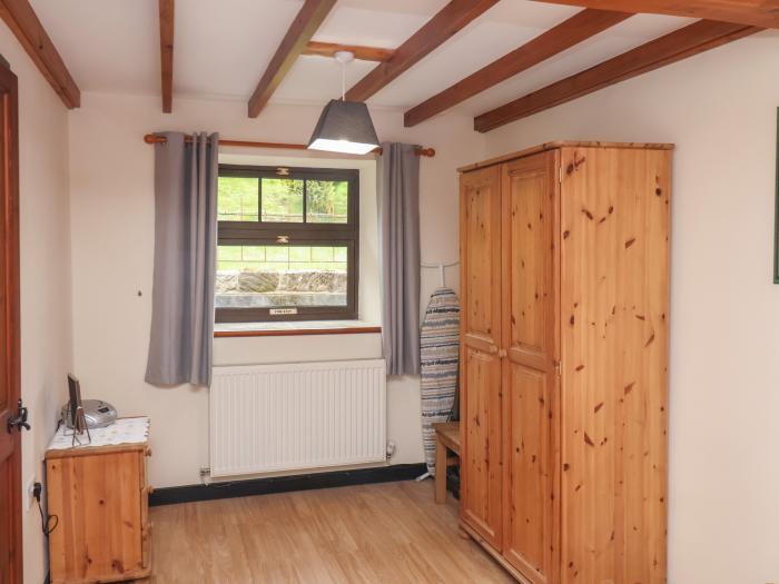 Cow Byre Cottage, Whitby North Yorkshire. One pet, off-road parking, ground-floor bedroom, open-plan