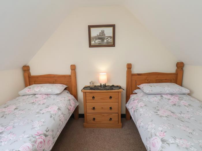 Cow Byre Cottage, Whitby North Yorkshire. One pet, off-road parking, ground-floor bedroom, open-plan