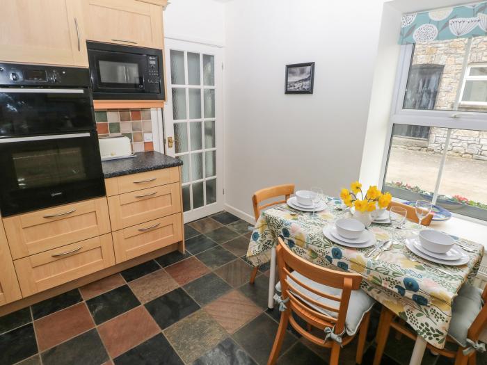 Morfa Farm Annexe, Llantwit Major, Vale of Glamorgan, countryside views, electric flame-effect stove