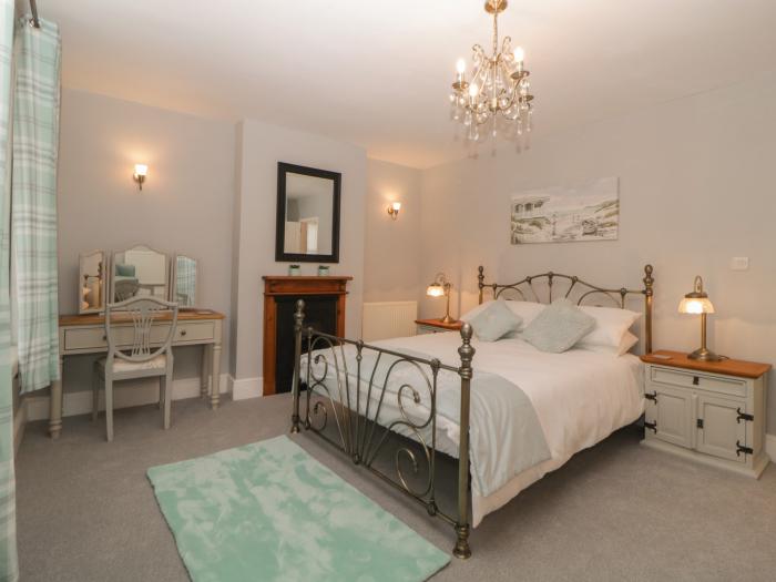 Cornerside, Sidmouth, Devon, East Devon Area of Outstanding Natural Beauty, Sleeps 7, Three Bedrooms