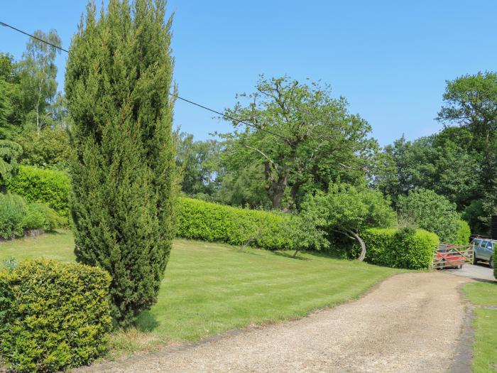 The Annexe is in Petworth, in West Sussex. One-bedroom annexe, ideal for a couple. Countryside views