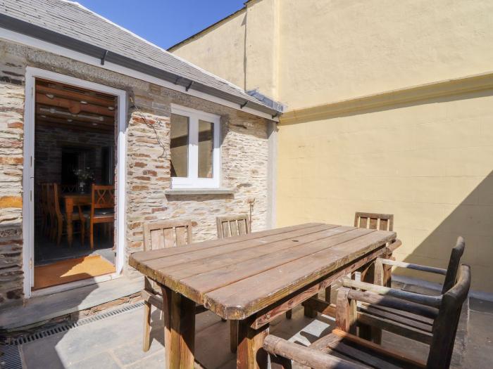 Trewince Manor Cottage, Portscatho, Cornwall, communal swimming pool, close to a beach rural cottage