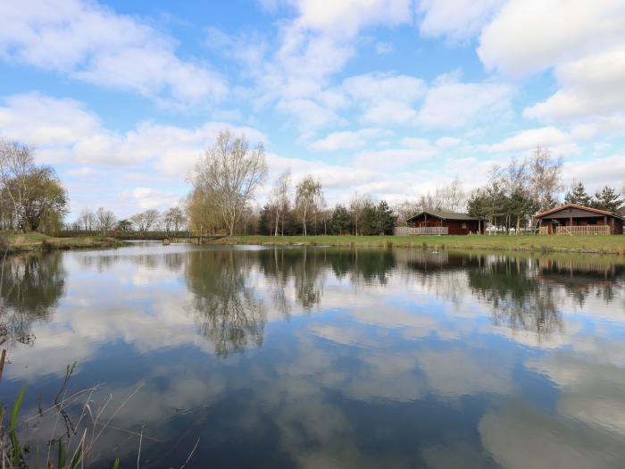 Kingfisher Lodge in Stainfield, Lincolnshire, sleeps six guests in three bedrooms. Two dogs, hot tub