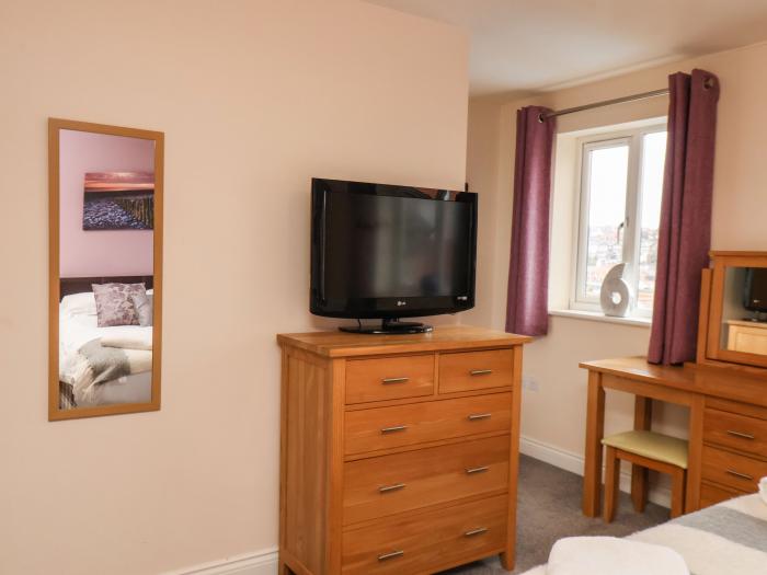 Chandler's View, Whitby, North Yorkshire, close to amenities and beach, off-road parking, stylish,