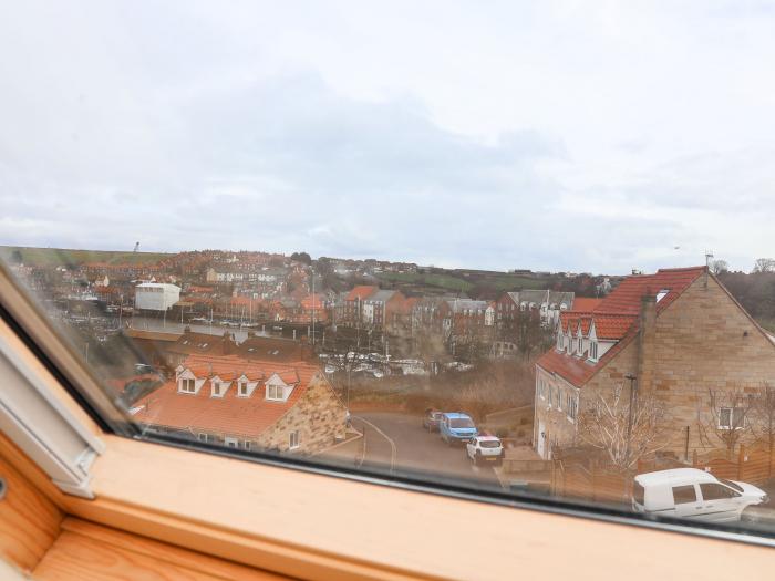 Chandler's View, Whitby, North Yorkshire, close to amenities and beach, off-road parking, stylish,