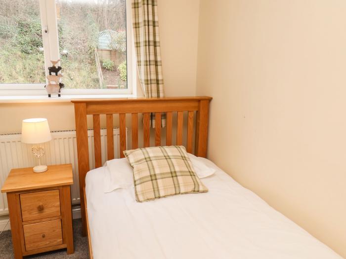 Chandler's View, Whitby, North Yorkshire, close to amenities and beach, off-road parking, stylish,