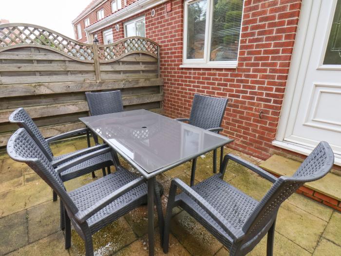 Chandler's View, Whitby, North Yorkshire, close to amenities and beach, off-road parking, stylish,