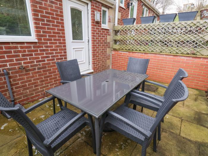 Chandler's View, Whitby, North Yorkshire, close to amenities and beach, off-road parking, stylish,