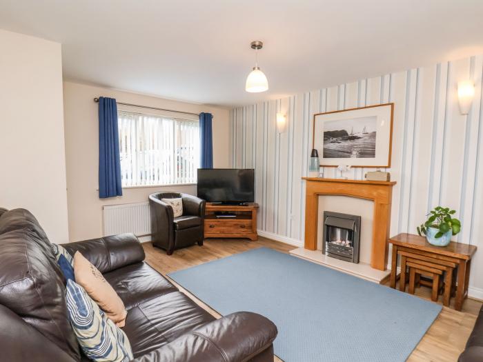 Chandler's View, Whitby, North Yorkshire, close to amenities and beach, off-road parking, stylish,