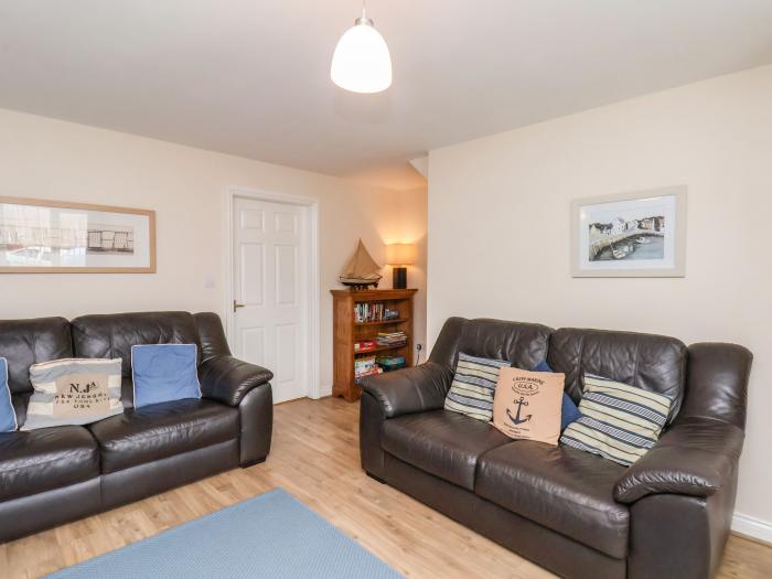 Chandler's View, Whitby, North Yorkshire, close to amenities and beach, off-road parking, stylish,