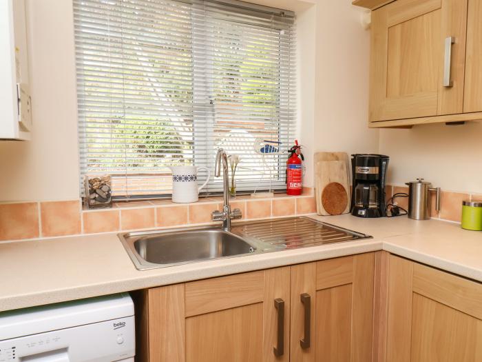 Chandler's View, Whitby, North Yorkshire, close to amenities and beach, off-road parking, stylish,