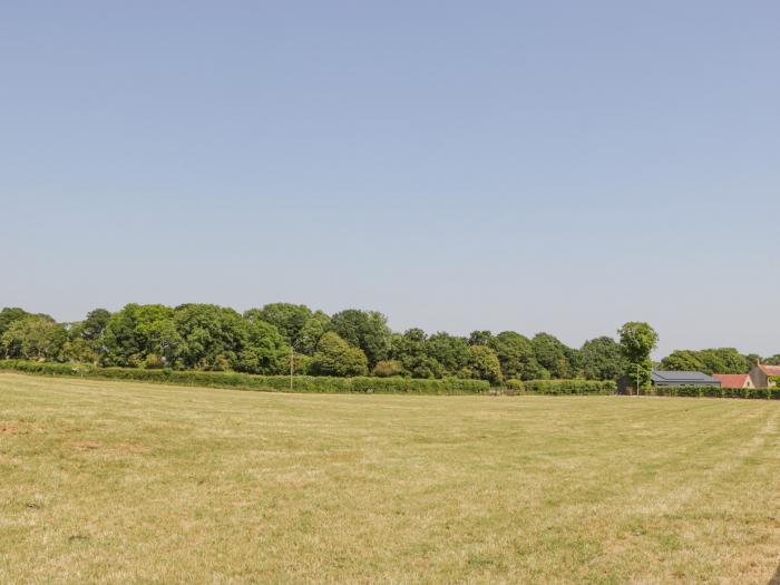 Basswood Barn, Wincanton, Somerset, Near an AONB, Countryside, Open-plan, Mezzanine, Smart TV, Patio