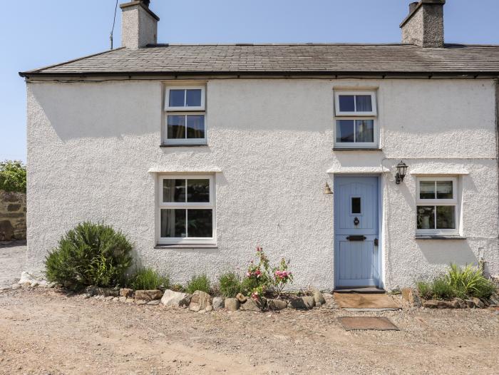 Tan Y Fynwent in Abersoch, Gwynedd, dog-friendly, enclosed garden, close to beach, garden furniture.