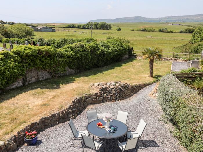 Tan Y Fynwent in Abersoch, Gwynedd, dog-friendly, enclosed garden, close to beach, garden furniture.