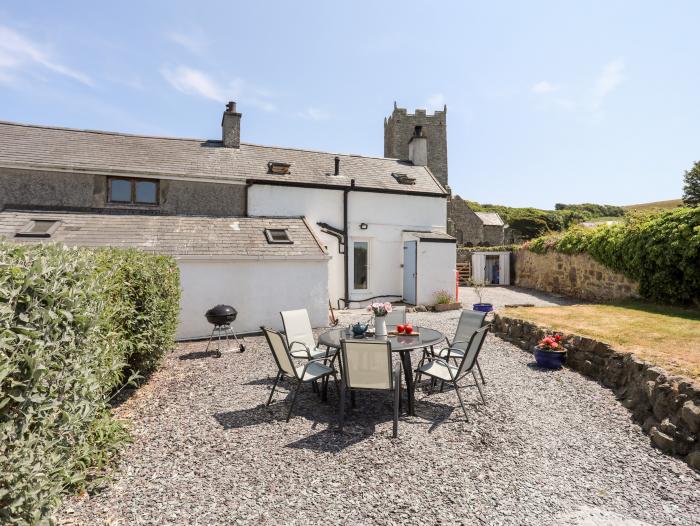 Tan Y Fynwent in Abersoch, Gwynedd, dog-friendly, enclosed garden, close to beach, garden furniture.