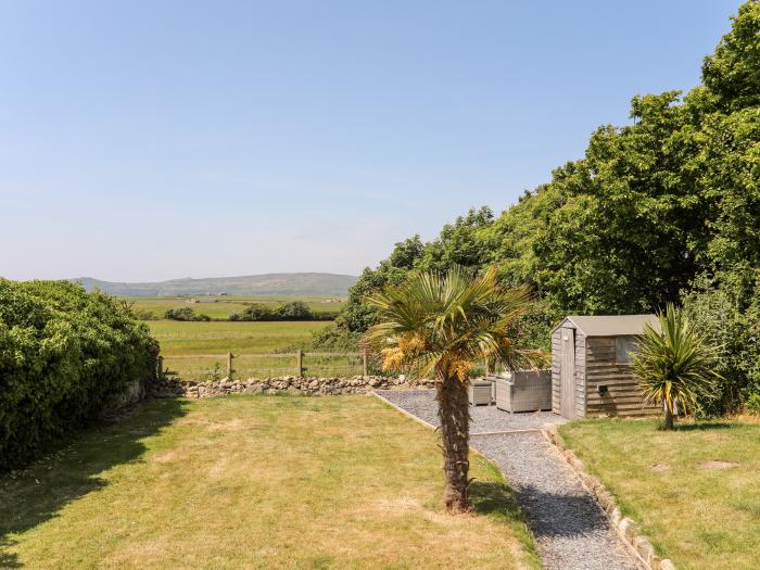 Tan Y Fynwent in Abersoch, Gwynedd, dog-friendly, enclosed garden, close to beach, garden furniture.