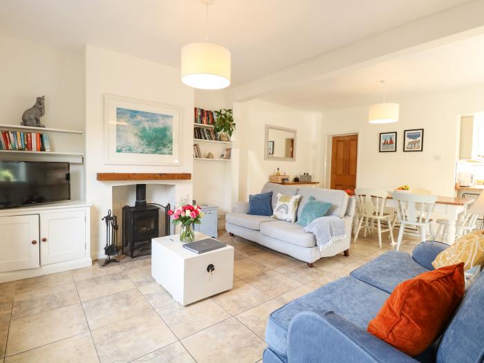 8 Melinda Cottage, East Runton, North Norfolk. Beach nearby. Pet-friendly. Smart TV. Child-friendly.