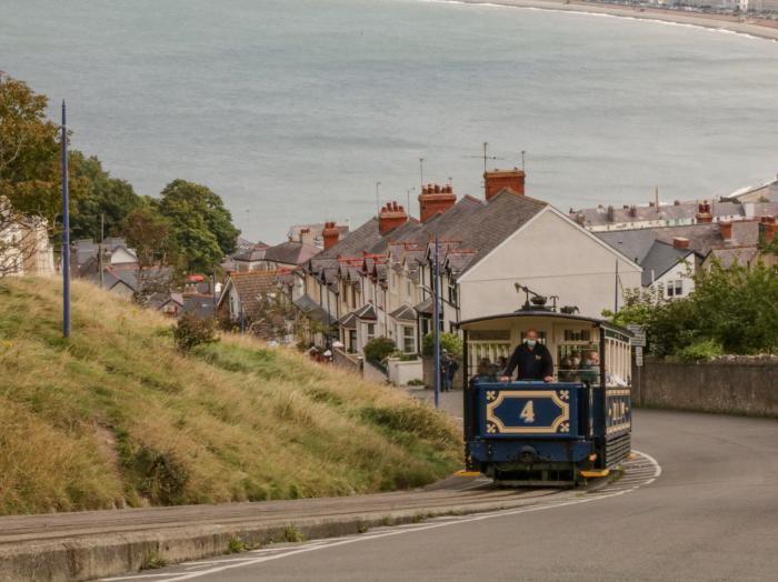 Ty Arth, Llandudno, Wales. Close to a beach. Close to a pub and a shop. Off-road parking. 2 Bedrooms