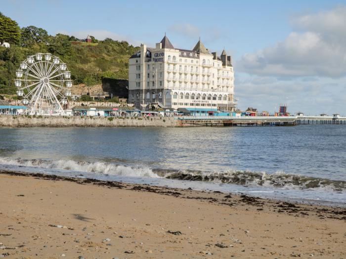 Ty Arth, Llandudno, Wales. Close to a beach. Close to a pub and a shop. Off-road parking. 2 Bedrooms