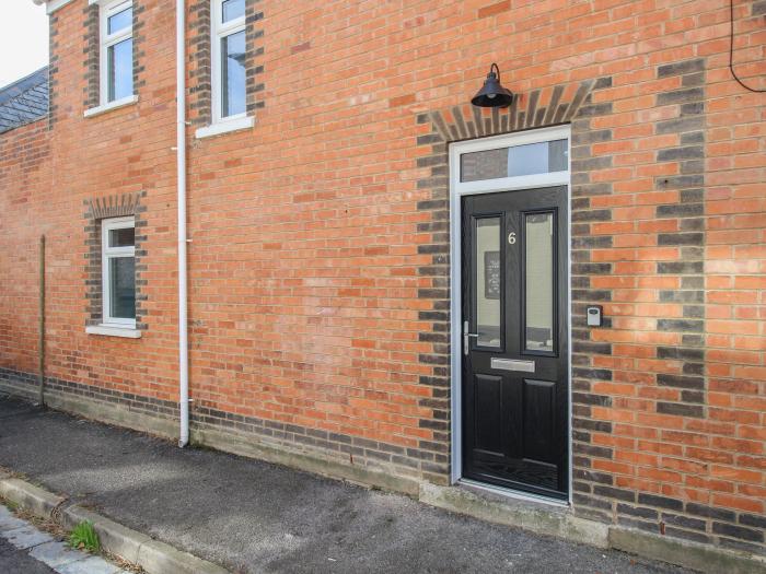 The Corner House. 2bed home in Weymouth, Dorset. Close to amenities. Near beach. Enclosed courtyard.