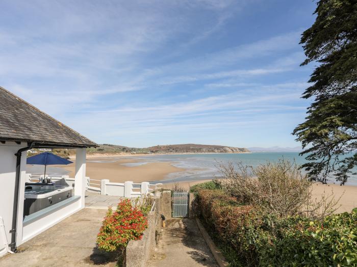 Gorse Bank, Abersoch, Gwynedd, North Wales, close to amenities and the beach, Smart TV, traditional,