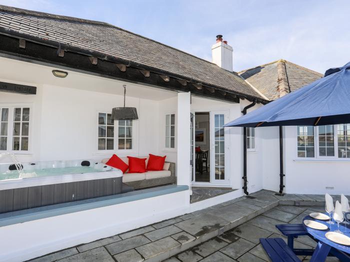 Gorse Bank, Abersoch, Gwynedd, North Wales, close to amenities and the beach, Smart TV, traditional,