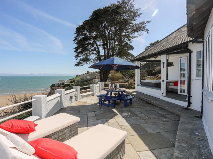 Gorse Bank, Abersoch, Gwynedd, North Wales, close to amenities and the beach, Smart TV, traditional,