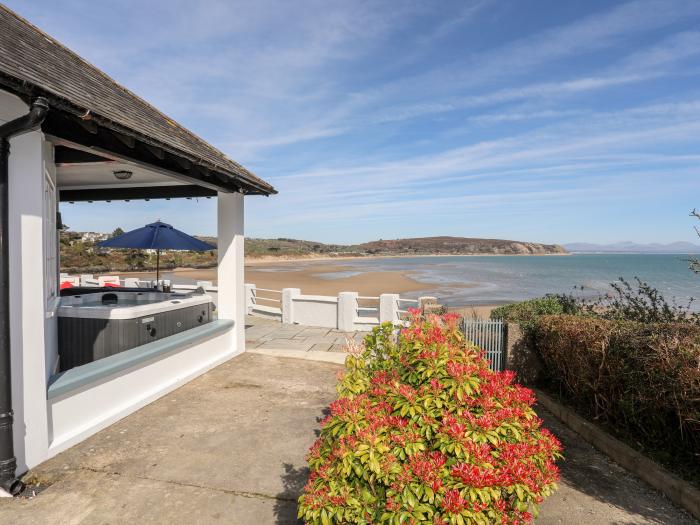 Gorse Bank, Abersoch, Gwynedd, North Wales, close to amenities and the beach, Smart TV, traditional,