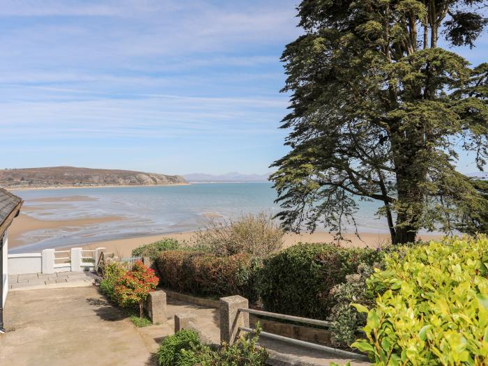 Gorse Bank, Abersoch, Gwynedd, North Wales, close to amenities and the beach, Smart TV, traditional,