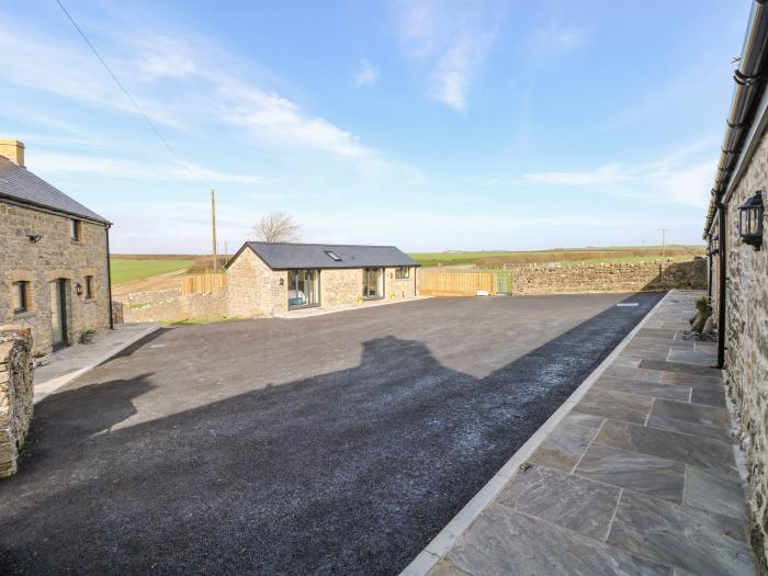 The Byre, St Brides Major, Vale of Glamorgan, pets, working farm, enclosed garden with lawn, hot tub