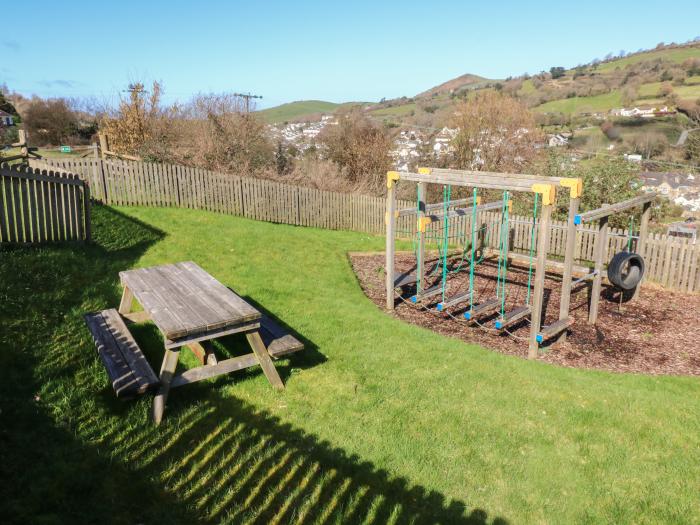 Chalet Log Cabin L3, Combe Martin, Devon. Pet-friendly, close to beach, in an AONB, open-plan living