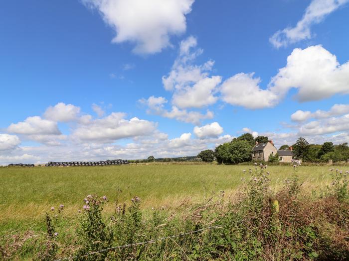 Moor Farm Cottage near Ashover, Derbyshire. Open-plan living space. Two bedrooms. Fully equipped gym