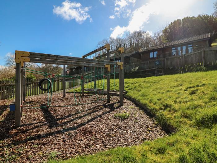 Chalet Log Cabin L15, Combe Martin, dog-friendly, close to beach, open-plan living space and decking