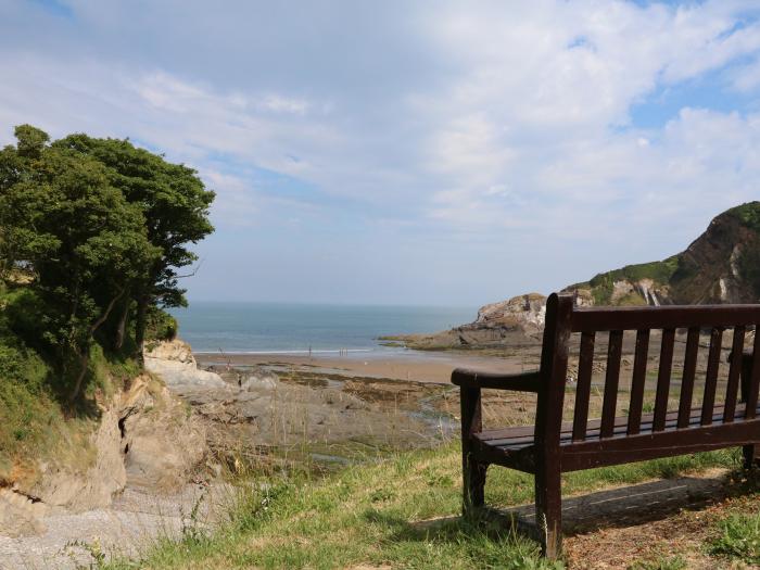 Chalet Log Cabin L15, Combe Martin, dog-friendly, close to beach, open-plan living space and decking