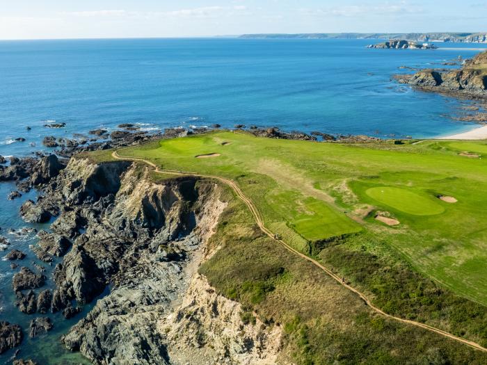 Spindell, Thurlestone, Devon. In an AONB. Ground-floor living. Near amenities and beach. Rural views