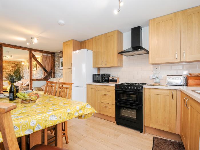 Mum's Cottage, Upton Cross, Cornwall, farm setting, off-road parking, washing machine, dog-friendly.