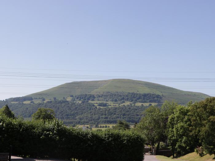 Brook Cotta, Abergavenny, romantic dwelling, Brecon Beacons National Park, pet-friendly, front patio