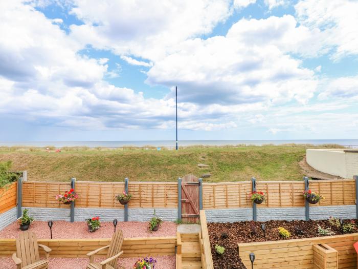 The Retreat, Mablethorpe, Lincolnshire, dog-friendly, close to beach off-road parking gas flame fire