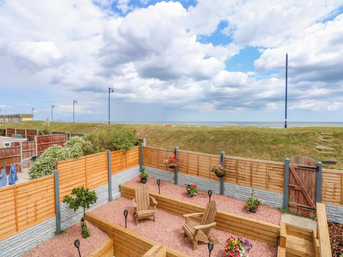 The Retreat, Mablethorpe, Lincolnshire, dog-friendly, close to beach off-road parking gas flame fire