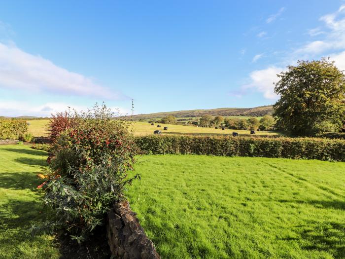 Pembroke is located in Cartmel in Cumbria. Two-bedroom bungalow with rural views. Near National Park